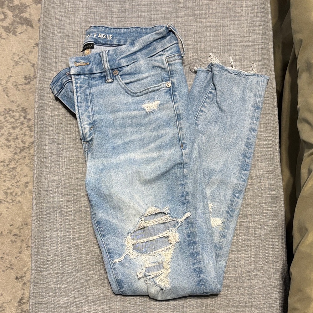 American Eagle Outfitters Women's Light Blue Distressed Skinny Jeans
